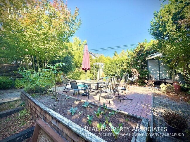 Foto del edificio - 1816 NE 55th St