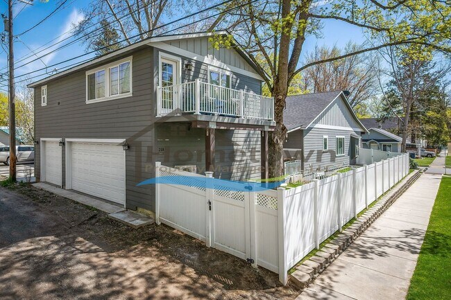 Building Photo - ***Newly Reduced Price*** Fully Furnished ...