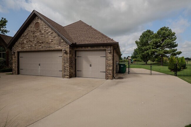 Foto del edificio - 4 BR Farmington Home!