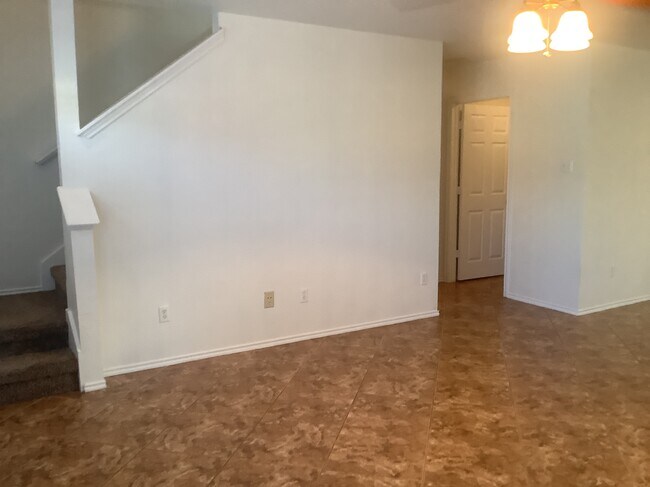 Building Photo - 1805 Lost Maples Loop