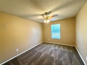 Building Photo - 185 Rolling Ct