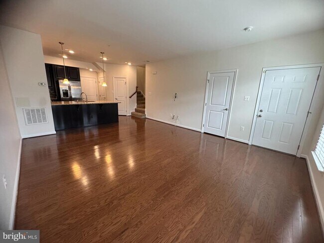 Foto del edificio - 6436 Walcott Ln