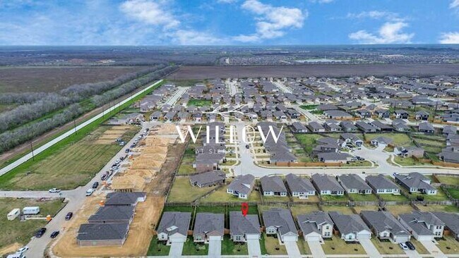 Foto del edificio - Spacious 4-Bedroom Home in a GREAT Community!