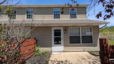 Building Photo - 861 Kerns Dr NE