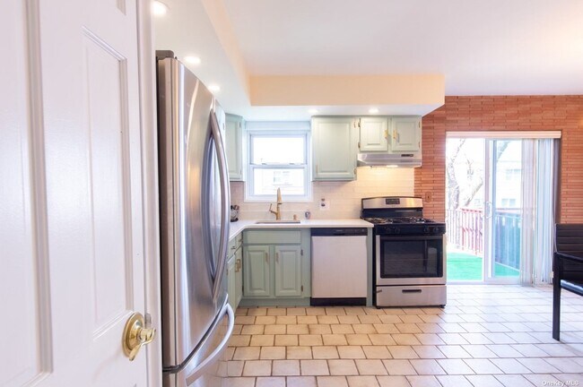 Building Photo - 221 Revere Ave