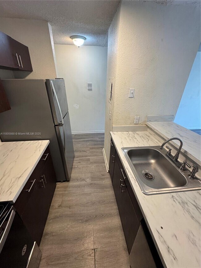 Foto del edificio - 1225 NE 124th St