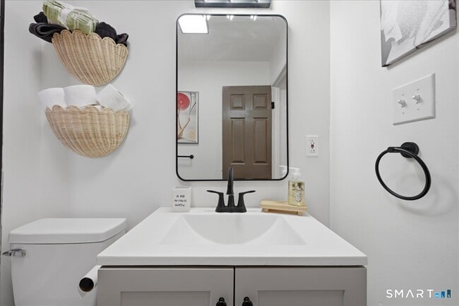 Foto del edificio - 106 Midway Oval