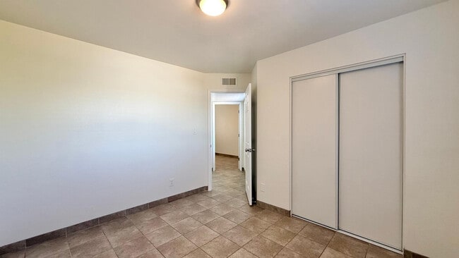 Building Photo - 1712 E Pepper Cir