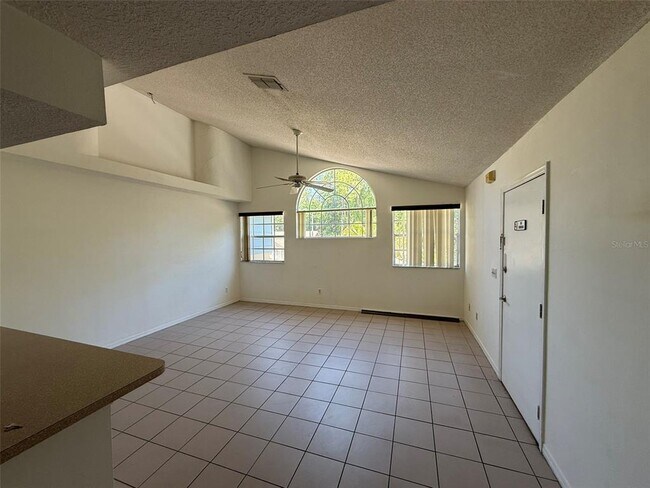 Foto del edificio - 2000 Royal Bay Blvd
