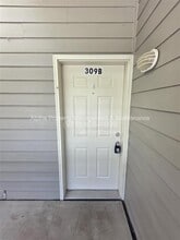 Building Photo - 10020 SW 125th Ave