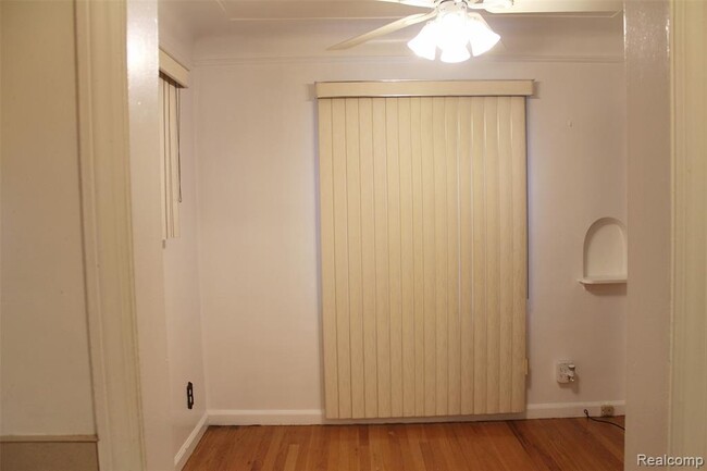 Foto del edificio - 20425 Russell St