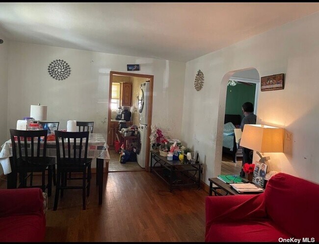 Foto del edificio - 254-10 75th Ave