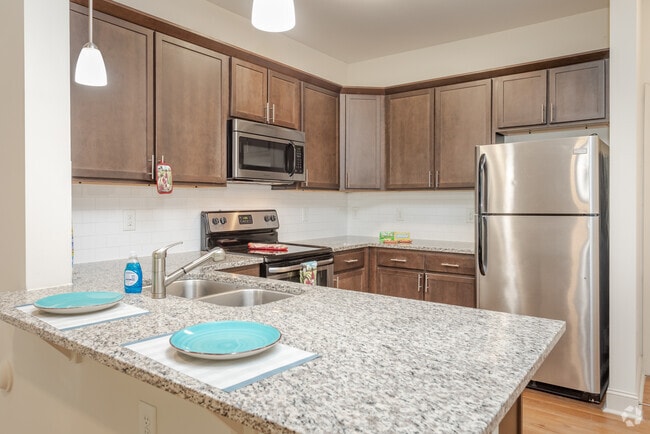 2BR, 2BA - 1050sf Bluewater B1- Kitchen - xEllington Farmsx