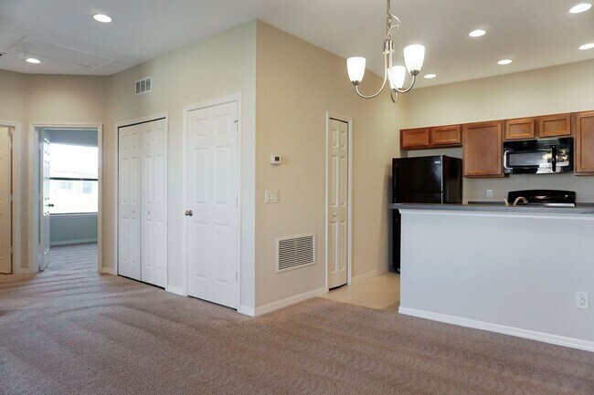 Building Photo - Townhome in Poinciana now available!