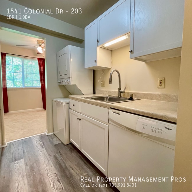 Building Photo - 1541 Colonial Dr