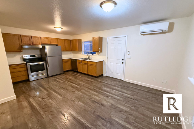 Foto del edificio - Newly remodeled 2 bedroom in Medford!