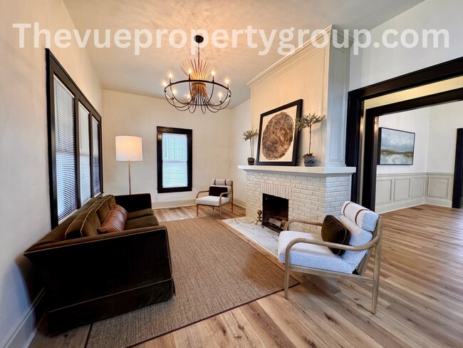 Foto del edificio - Completely remodeled 3 bedroom, brimming with charm & modern updates!