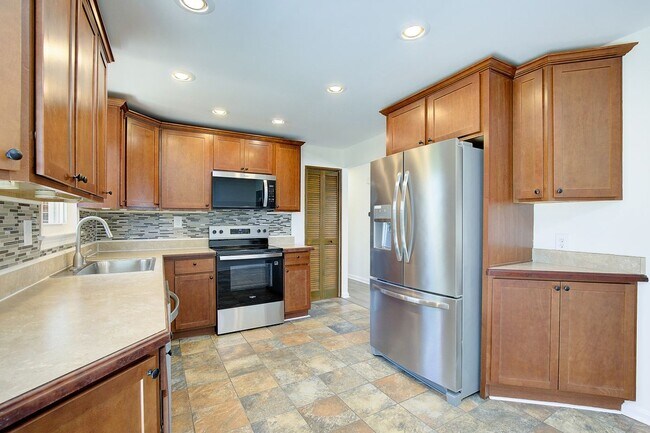 Building Photo - 6417 Kaine Dr