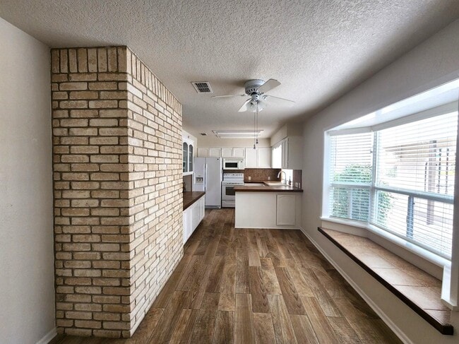 Building Photo - 205 El Lago Camino