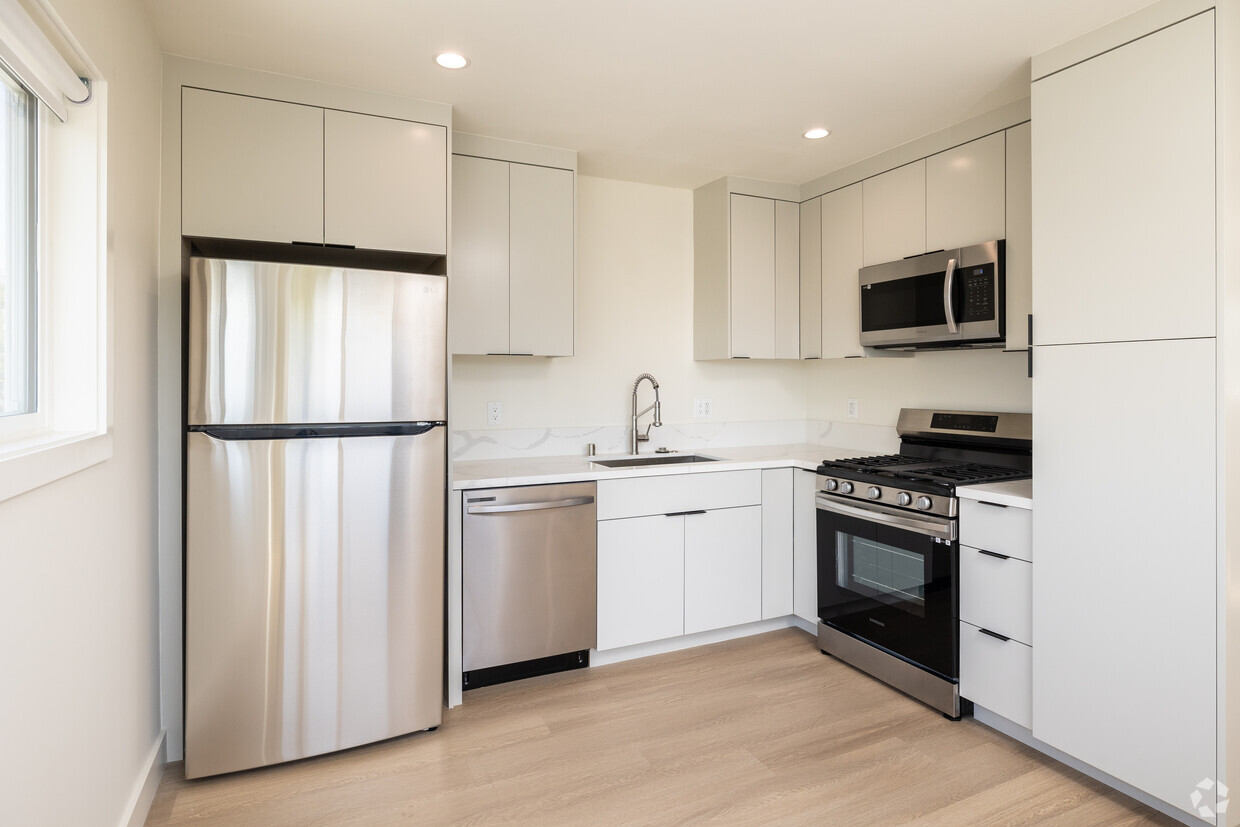 Kitchen - 1334 Barry Ave