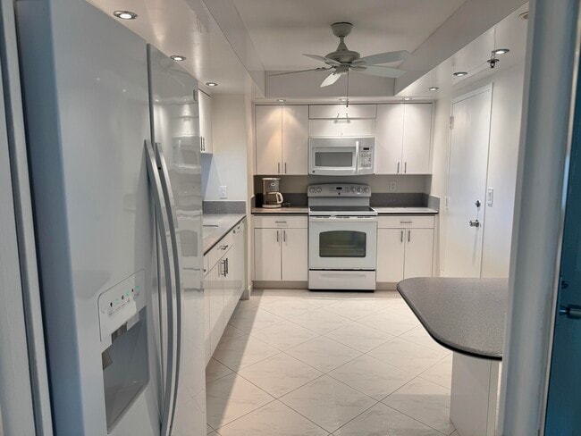 Building Photo - 4750 S Ocean Blvd