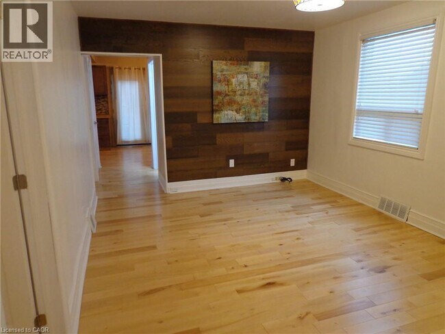 Photo du bâtiment - 212 McAnulty Blvd