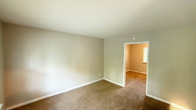 Foto del edificio - WARREN TWP - 4 BEDROOM TWO STORY WITH 2.5 BATHS AVAILABLE NOW!