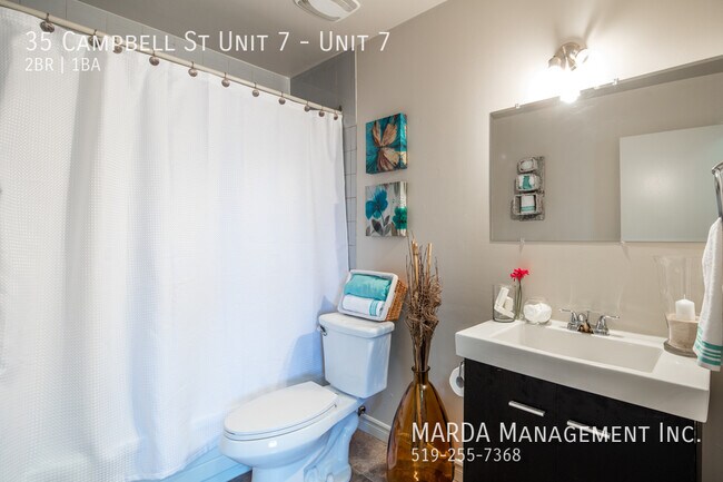 Photo du bâtiment - RENOVATED 2 BED/1BATH - LOCATED IN CHATHAM...