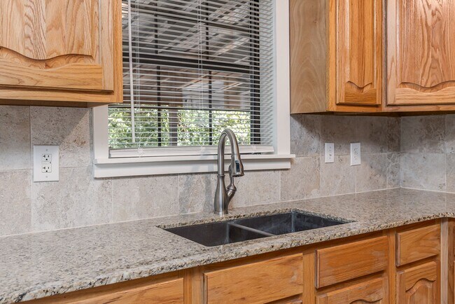 Foto del edificio - Berryhill 3 bedroom, 2 bath on oversized lot.