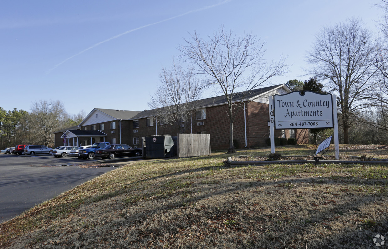 Primary Photo - Town and Country Apartments