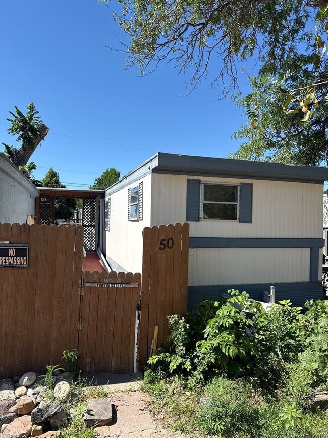 Building Photo - 413 Iris Dr