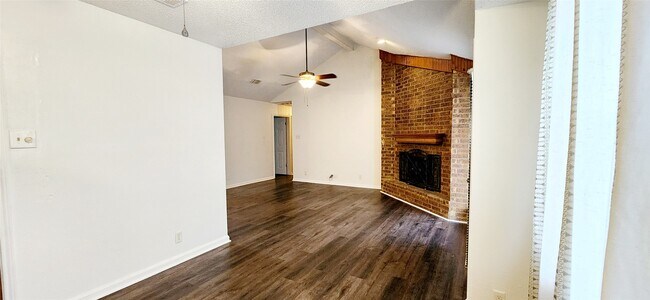 Foto del edificio - 135 Basswood St
