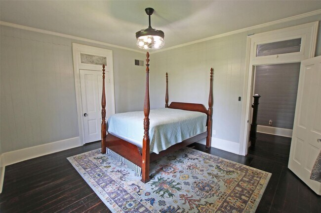 Foto del edificio - Come view this one of a kind property in V...