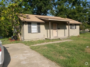Building Photo - 813 Carter St