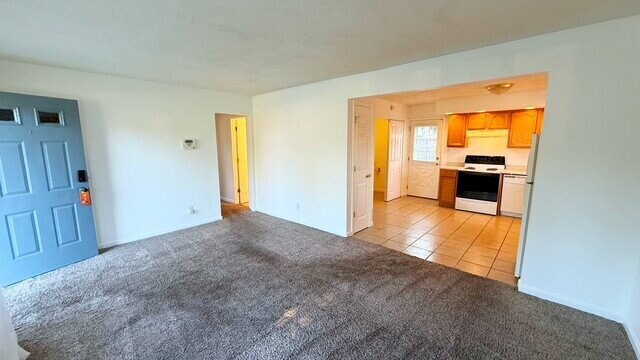 Foto del edificio - WEST SIDE 4 BEDROOM RANCH AVAILABLE NOW!
