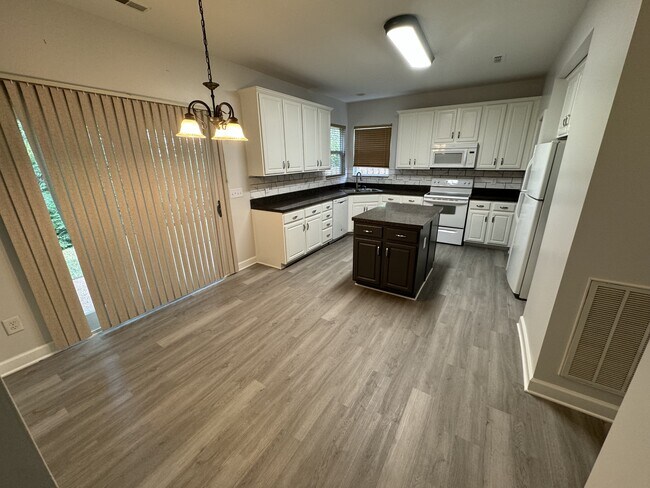 Building Photo - 1052 Tanyard Springs Dr