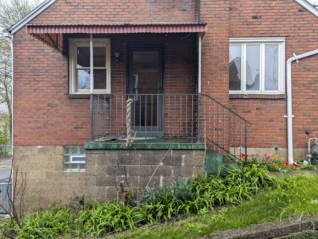 Building Photo - 713 Overhill Dr