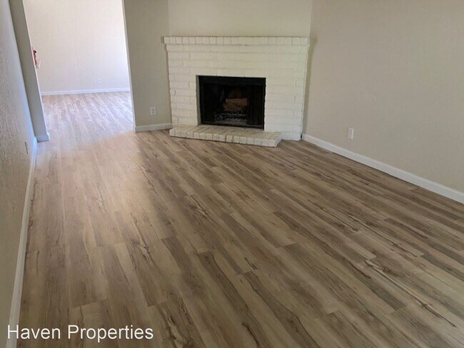 Foto del edificio - 6608-6610 Summer Rain Way
