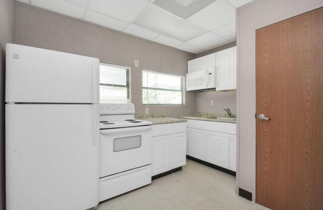 Foto del edificio - 24467 Linda Ln