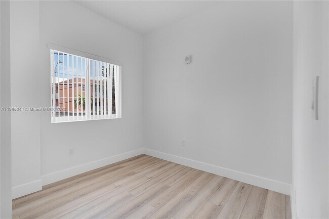 Foto del edificio - 1534 NW 1st St