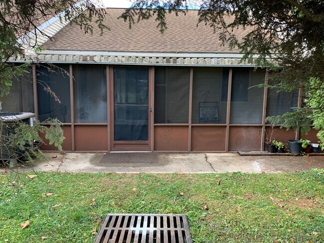 Building Photo - CONTRACT PENDING!! MOVE IN READY!!