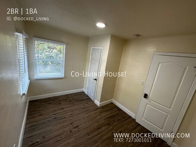 Foto del edificio - Beautiful private apartment in a co-living...