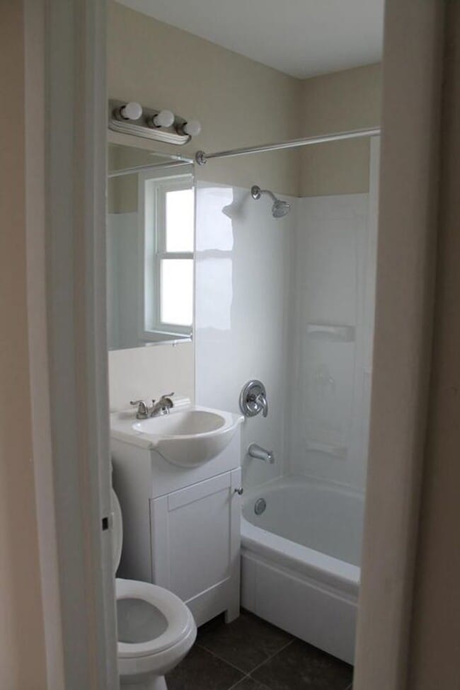 Building Photo - 786 Sanburnol Dr NE