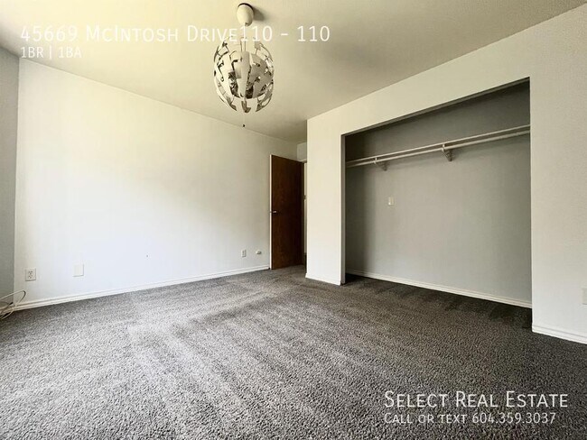 Photo du bâtiment - 45669 McIntosh Drive110