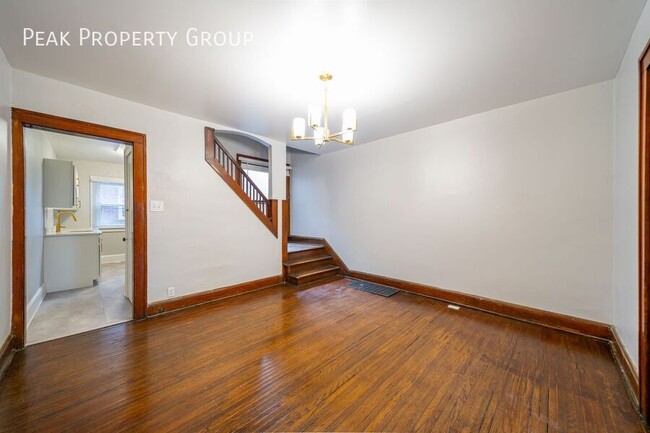 Building Photo - MOVE IN NOW! Newly Renovated Townhome! Loc...