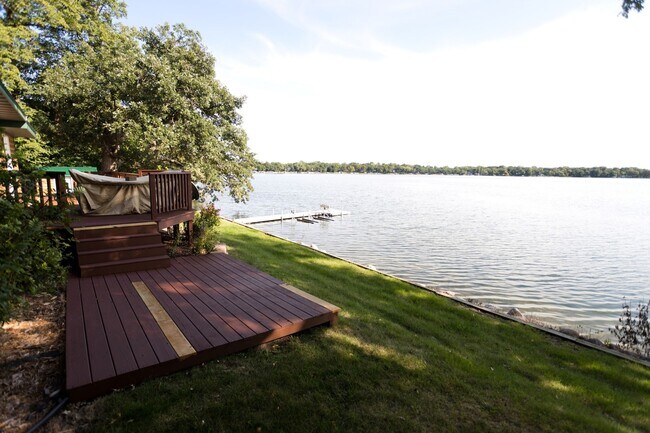 Building Photo - Furnished 2 Bedroom Home for Rent on Lake ...
