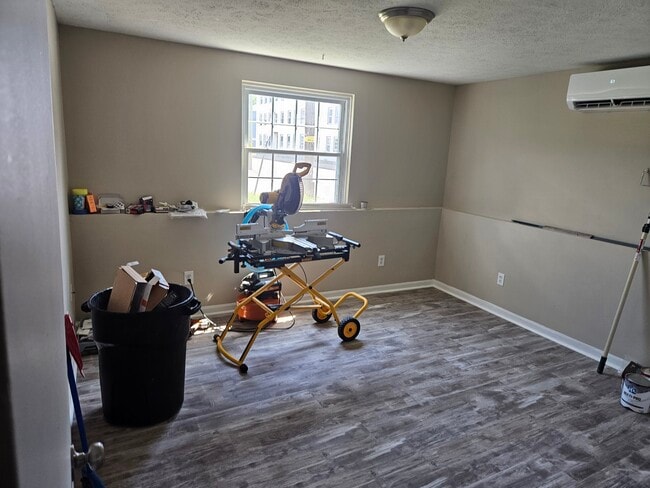 Building Photo - 300 Silver St