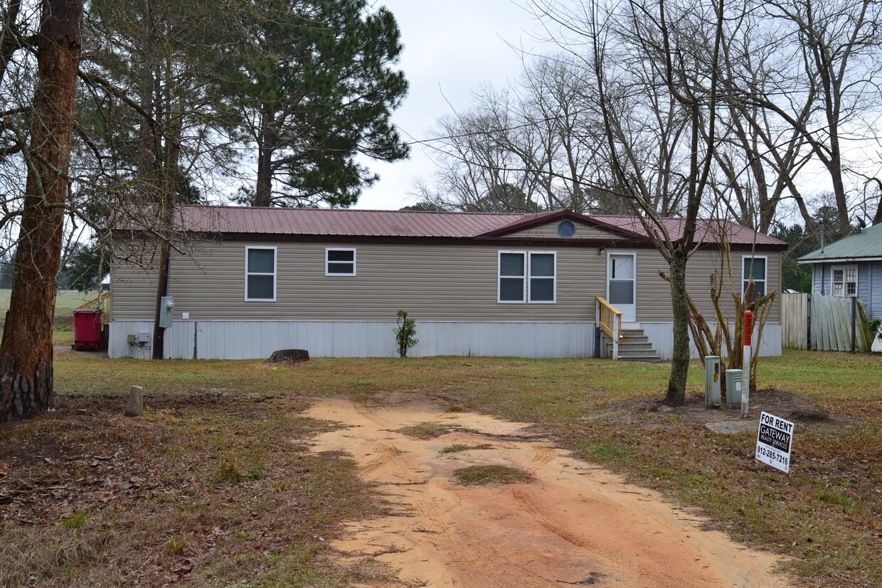 Primary Photo - 3 Bedroom 2 Bathroom Mobile Home