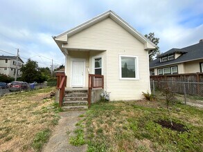 Building Photo - 4003 NE 7th Ave