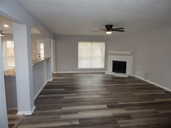 Foto del edificio - 3030 Rainmont Ln